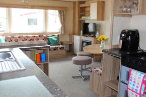 Norfolk broads caravan sleeps 8